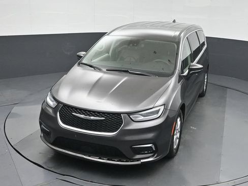 Used 2023 Chrysler Pacifica Touring-L FWD image 38