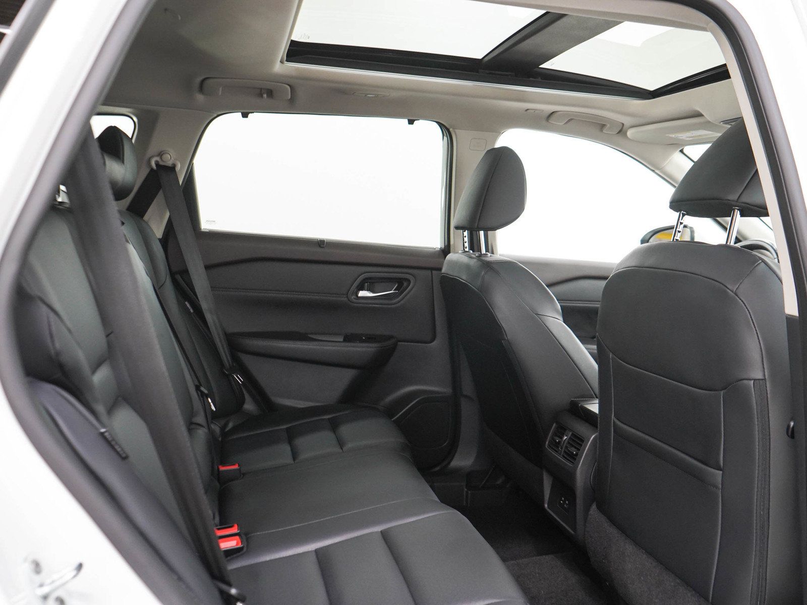 Used 2023 Nissan Rogue SV w/ SV Premium B Package AWD/4WD image 14