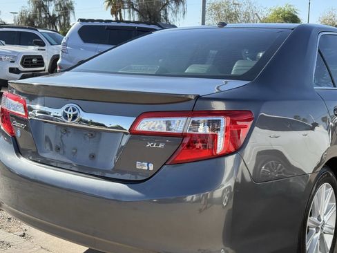 Used 2014 Toyota Camry XLE w/ Leather Package FWD image 8