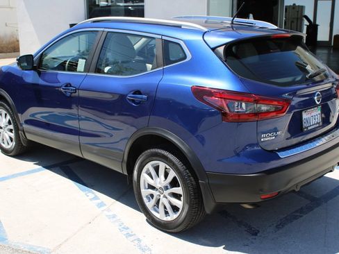Used 2020 Nissan Rogue Sport SV FWD image 6