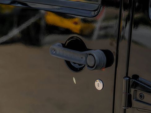 Used 2016 Jeep Wrangler Unlimited Rubicon image 35