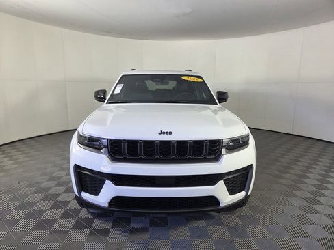 Used 2026 Jeep Grand Cherokee Altitude RWD image 3