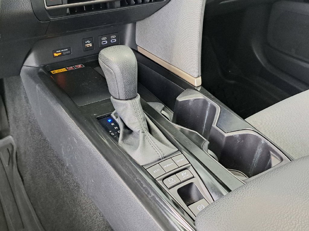 Used 2025 Toyota Camry LE FWD image 17