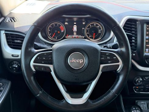 Used 2016 Jeep Cherokee Trailhawk w/ Comfort/Convenience Group AWD/4WD image 13