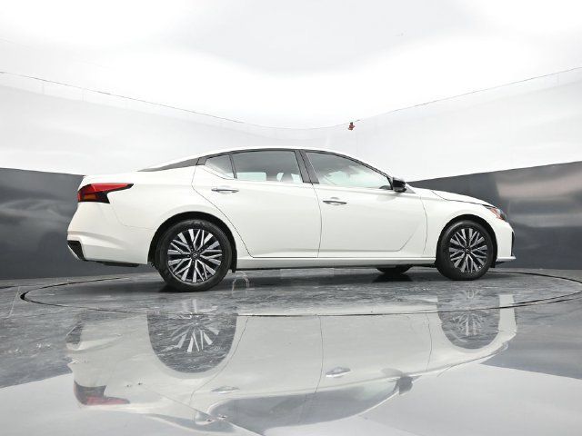 Used 2025 Nissan Altima 2.5 SV FWD image 48