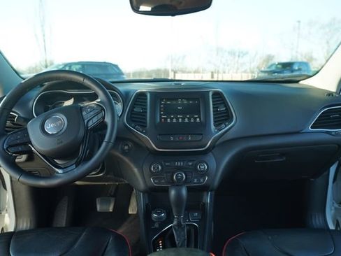 Used 2021 Jeep Cherokee Latitude Plus image 25