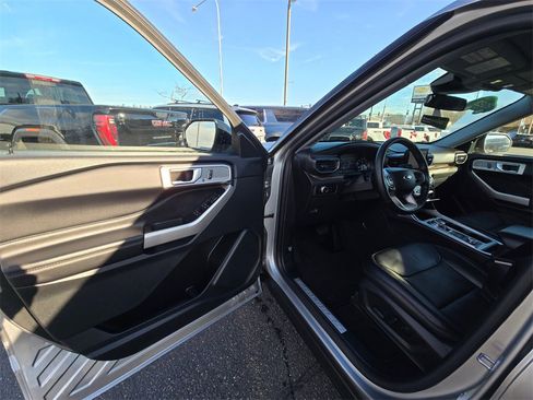 Used 2023 Ford Explorer Limited image 15