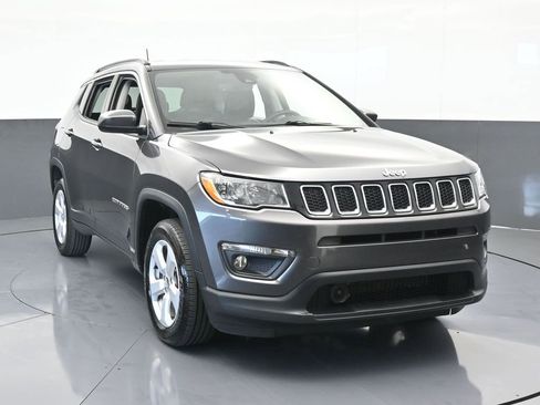 Used 2021 Jeep Compass Latitude w/ Driver Assistance Group image 9