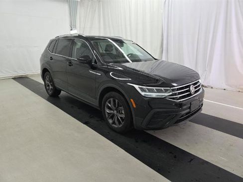 Used 2022 Volkswagen Tiguan SE image 3