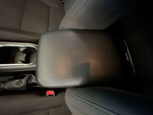 Used 2017 Toyota Tacoma TRD Sport w/ Tow Package (A/T) image 21