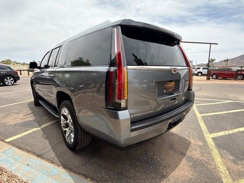 Used 2019 Cadillac Escalade ESV Luxury AWD/4WD image 6