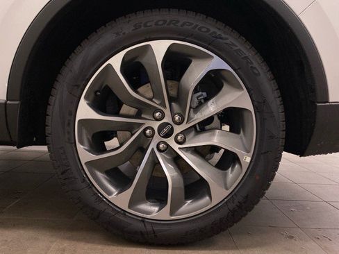 New 2025 Lincoln Aviator AWD image 24