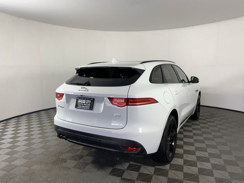 Used 2017 Jaguar F-PACE R-Sport image 3