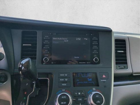 Used 2020 Toyota Sienna XLE w/ Entertainment Package FWD image 15