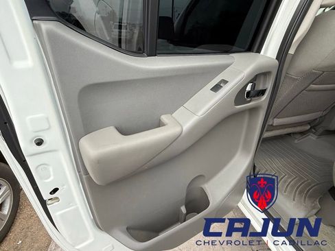 Used 2014 Nissan Frontier SV RWD image 16