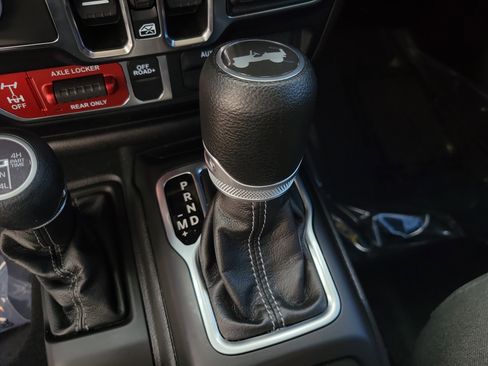 Used 2024 Jeep Wrangler Unlimited AWD/4WD image 21