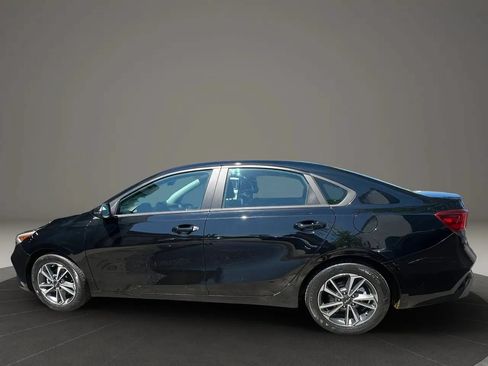 Used 2023 Kia Forte LXS w/ LXS Technology Package FWD image 8