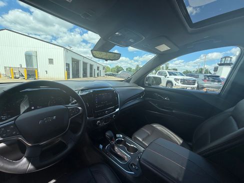 Used 2023 Chevrolet Traverse RS w/ LPO, Floor Liner Package AWD/4WD image 18