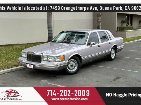 Used 1992 Lincoln Town Car Signature image 10
