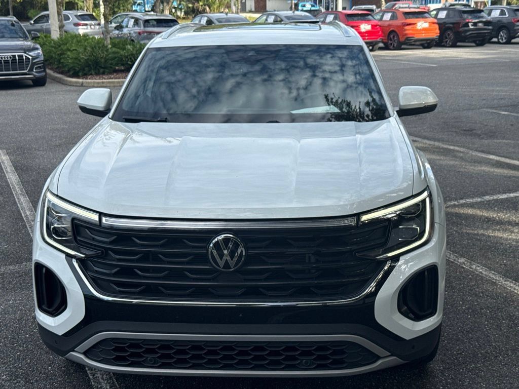Used 2024 Volkswagen Atlas Cross Sport SE FWD image 4