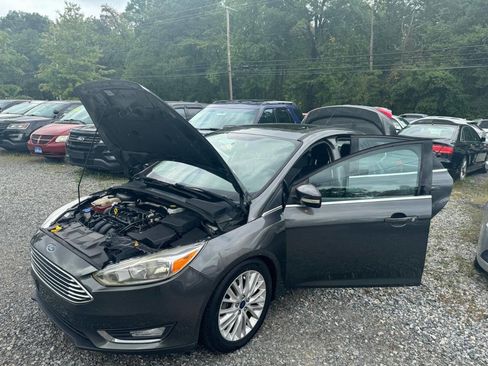 Used 2017 Ford Focus Titanium image 6