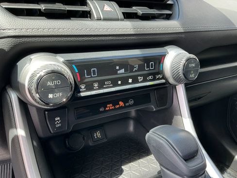 Used 2023 Toyota RAV4 LE AWD/4WD image 18