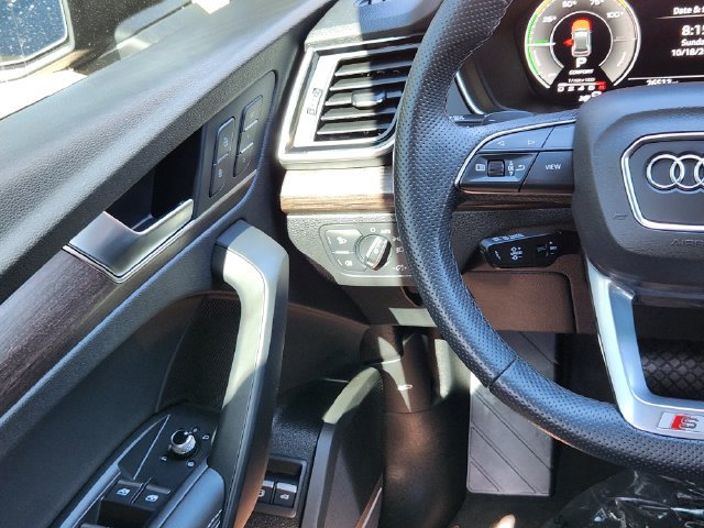 Used 2024 Audi Q5 e Premium Plus w/ Premium Plus Package AWD/4WD image 26
