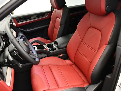 Certified 2026 Porsche Cayenne E-Hybrid AWD/4WD image 43
