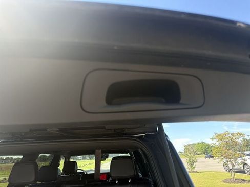 Used 2024 Jeep Wagoneer Series II w/ Flexible Seating Group RWD image 21