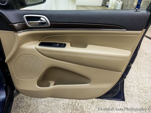 Used 2018 Jeep Grand Cherokee Limited image 27