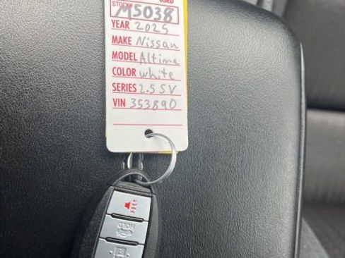 Used 2025 Nissan Altima 2.5 SV FWD image 48