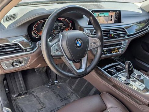 Used 2022 BMW 750i xDrive AWD/4WD image 10