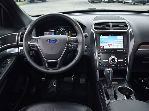 Used 2019 Ford Explorer Limited w/ Ford Safe & Smart Package AWD/4WD image 18
