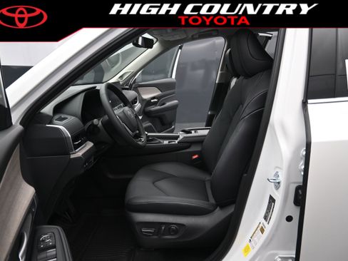 New 2026 Toyota Grand Highlander FWD image 12