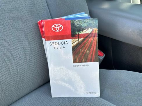 Used 2019 Toyota Sequoia SR5 AWD/4WD image 25