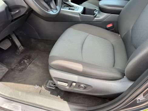 Used 2025 Toyota RAV4 XLE AWD/4WD image 14