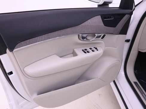Certified 2023 Volvo XC90 T8 Plus AWD/4WD image 12