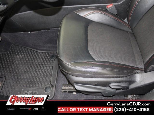 Used 2025 Jeep Compass Trailhawk AWD/4WD image 12