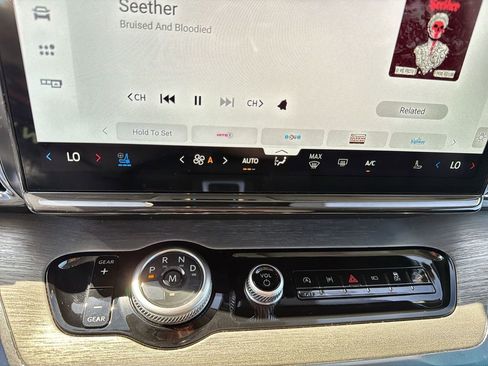 Used 2025 Ford Expedition Max Platinum image 19