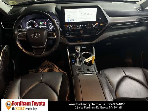 Used 2023 Toyota Highlander XLE AWD/4WD image 13