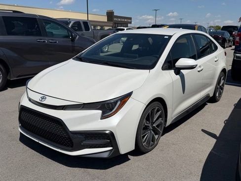 Used 2020 Toyota Corolla SE FWD image 2