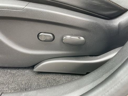 Used 2022 Chevrolet Trax LT w/ Sport Edition image 11