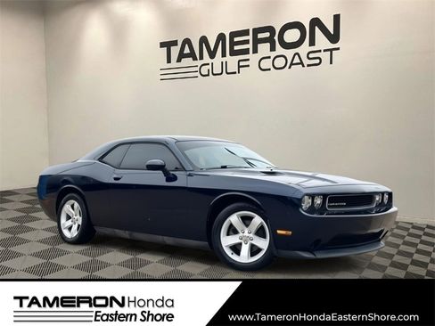 Used 2013 Dodge Challenger SXT image 1