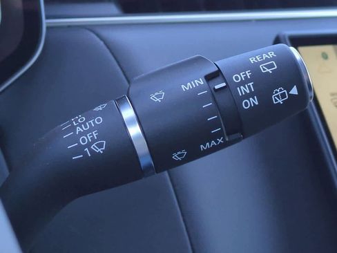 New 2025 Land Rover Range Rover Long Wheelbase SE image 26