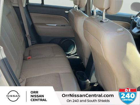 Used 2016 Jeep Compass Latitude image 12