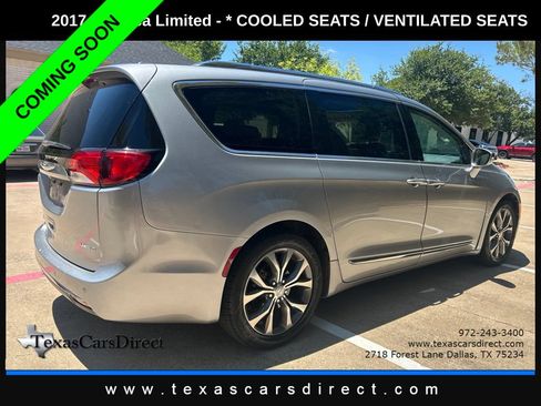 Used 2017 Chrysler Pacifica Limited FWD image 5