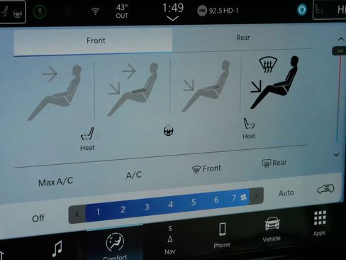 Used 2024 Chrysler Pacifica Touring-L w/ Uconnect Theater Family Group image 28