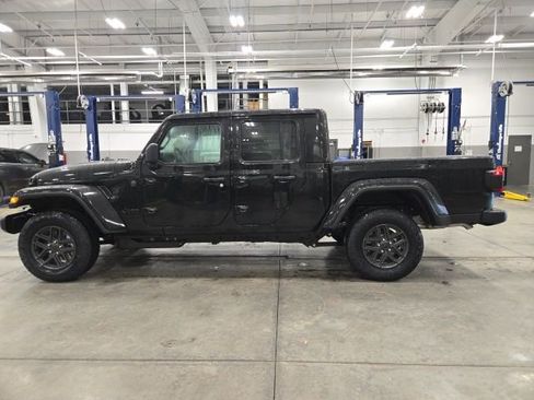 New 2026 Jeep Gladiator Sport AWD/4WD image 6