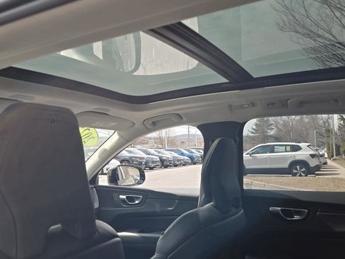 Used 2025 Volvo XC60 B5 Plus image 21