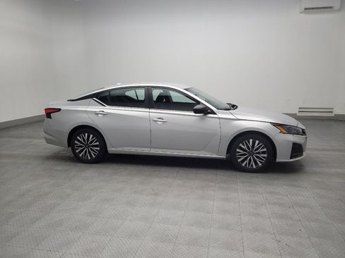Used 2024 Nissan Altima 2.5 SV image 11